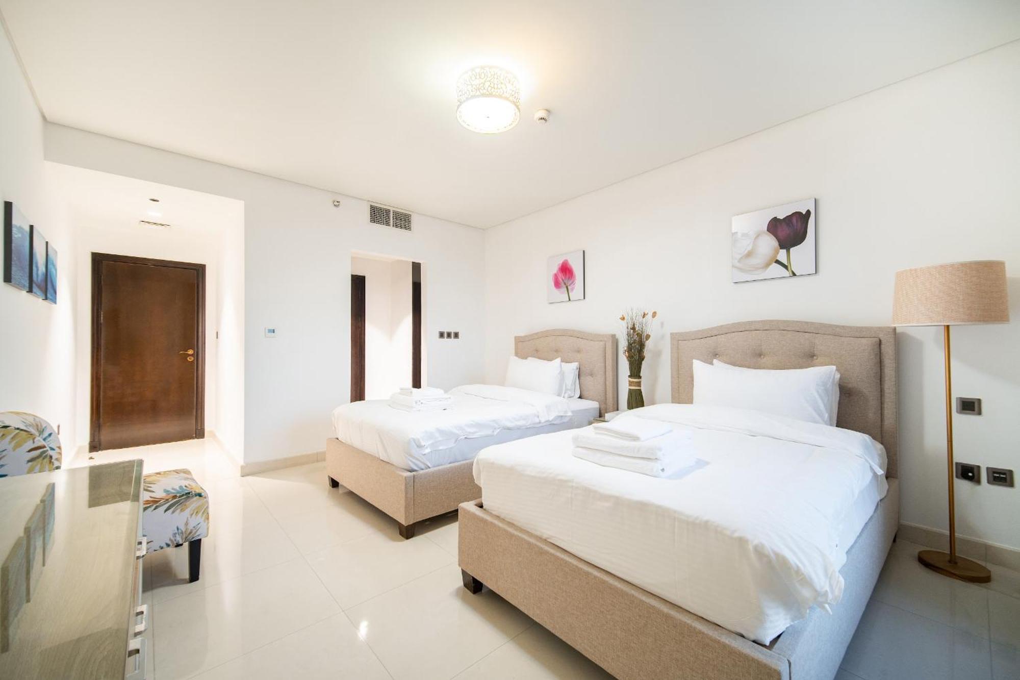 Spacious 2br - Private & Sea & Skyline Views *