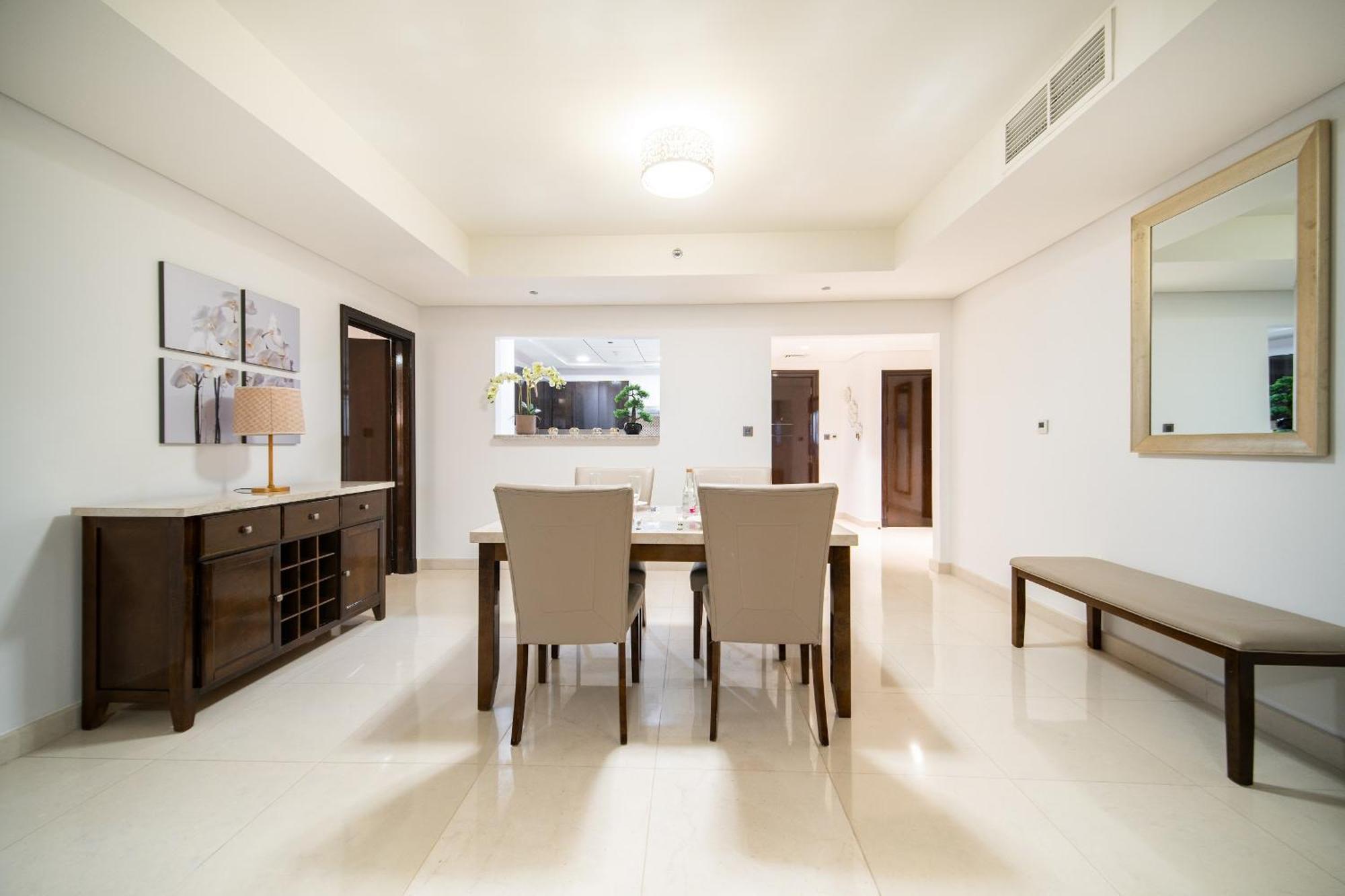Spacious 2br - Private & Sea & Skyline Views