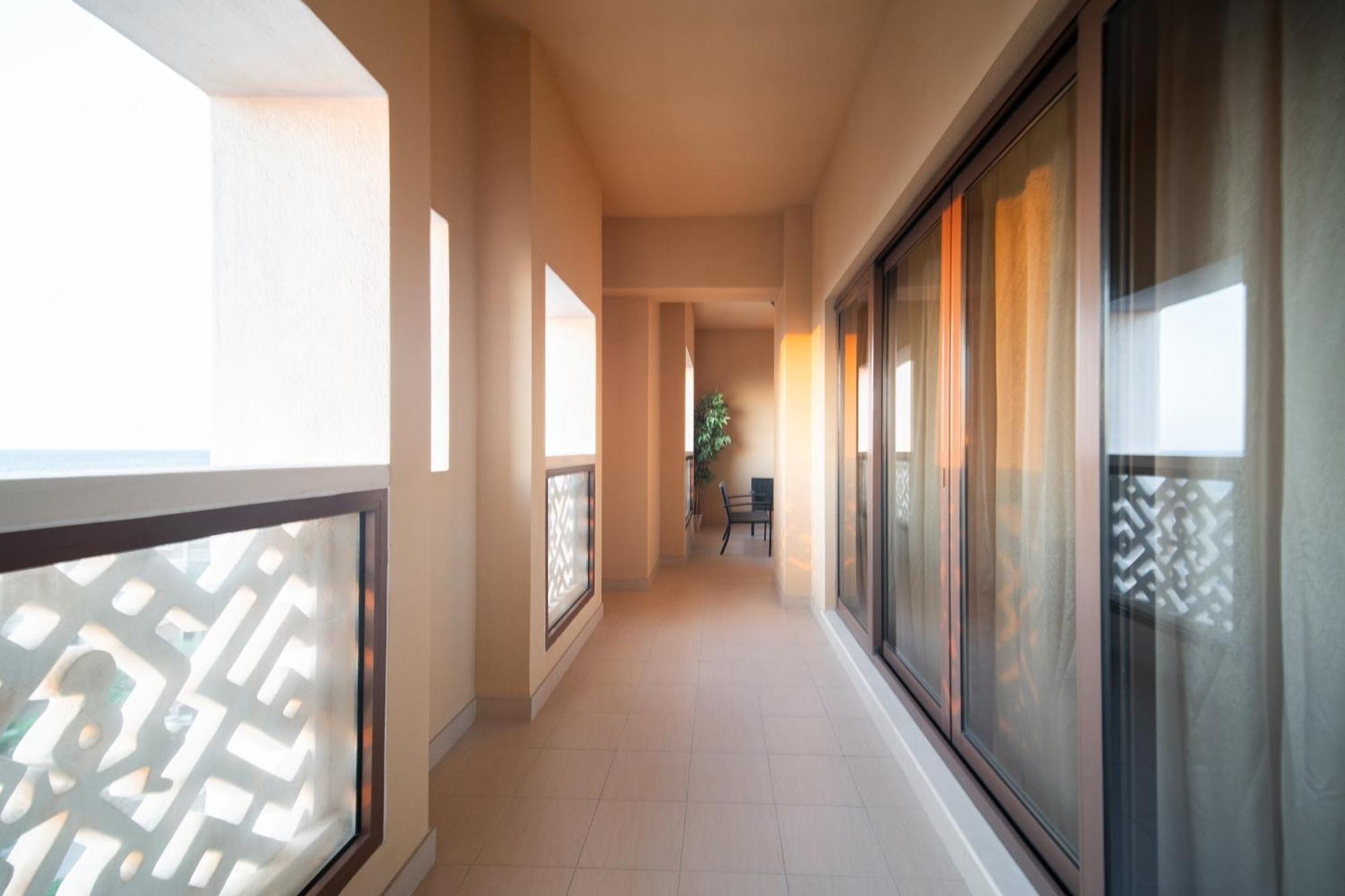 Spacious 2br - Private & Sea & Skyline Views Dubai