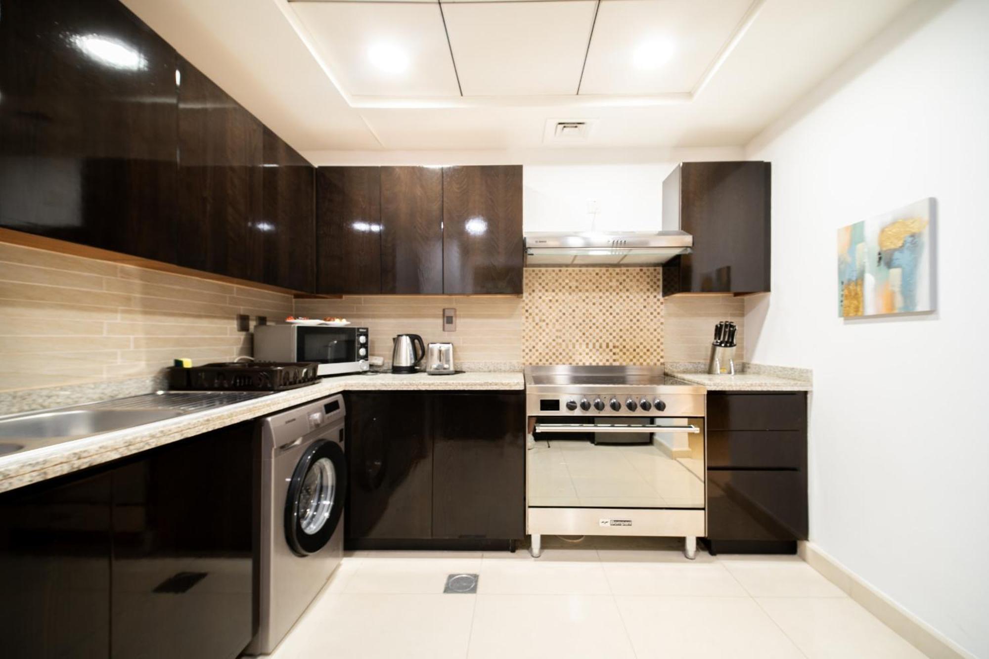 Spacious 2br - Private & Sea & Skyline Views * Dubai
