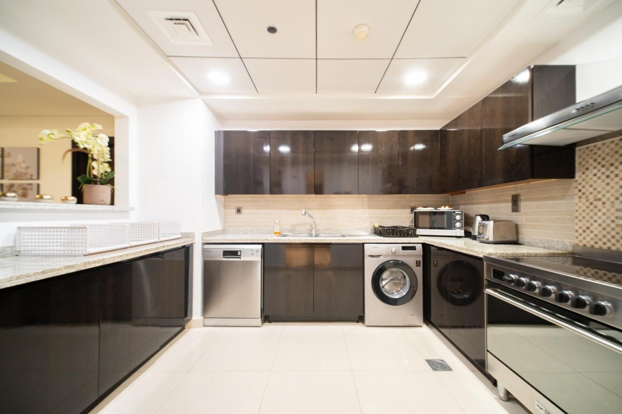 Apartment Spacious 2br - Private & Sea & Skyline Views *