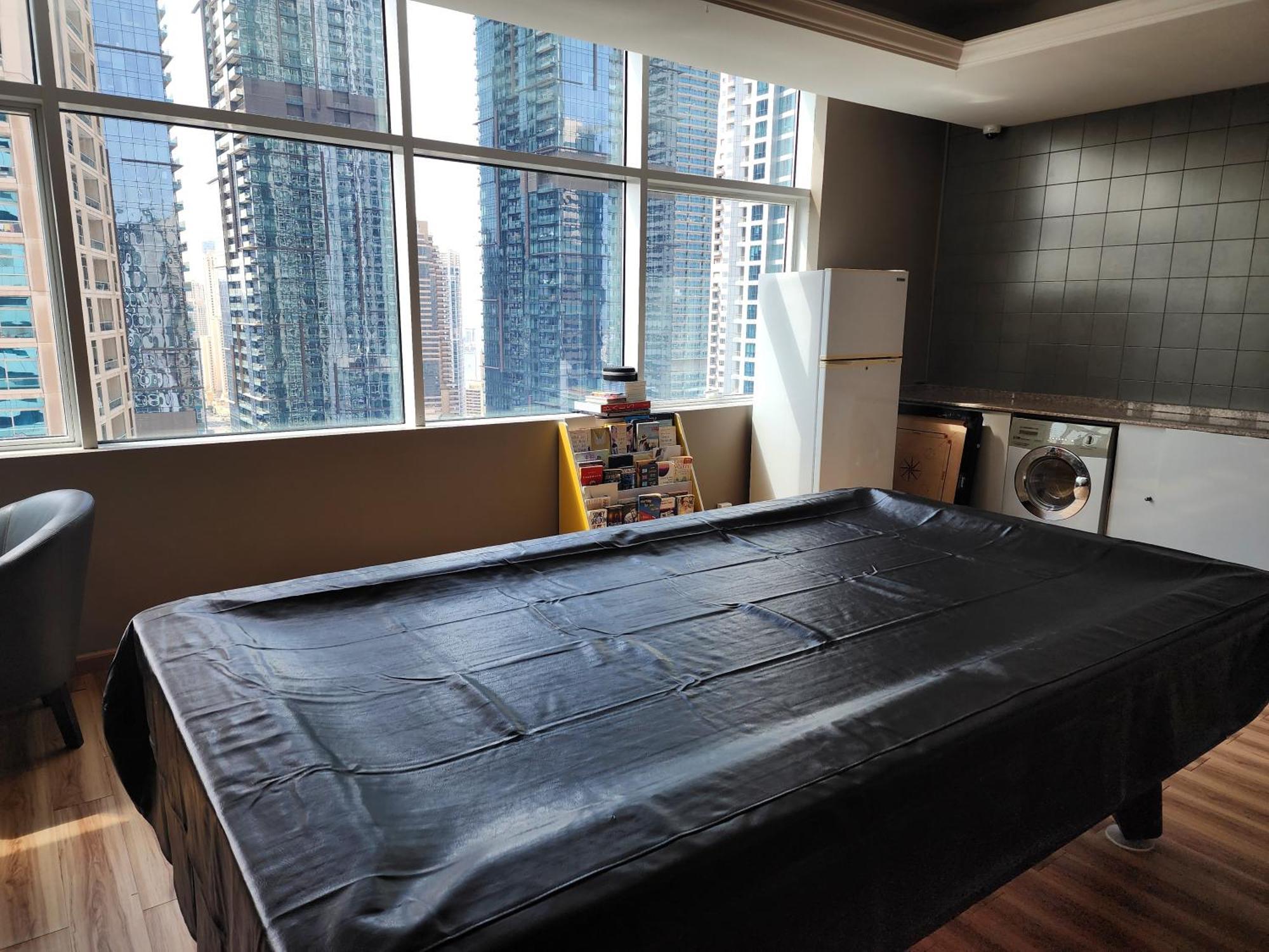 Chateau Chill, High-rise Marina Escape Apartment Dubai