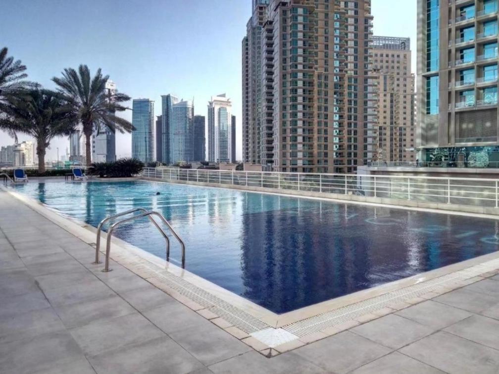 Chateau Chill, High-rise Marina Escape Apartment *