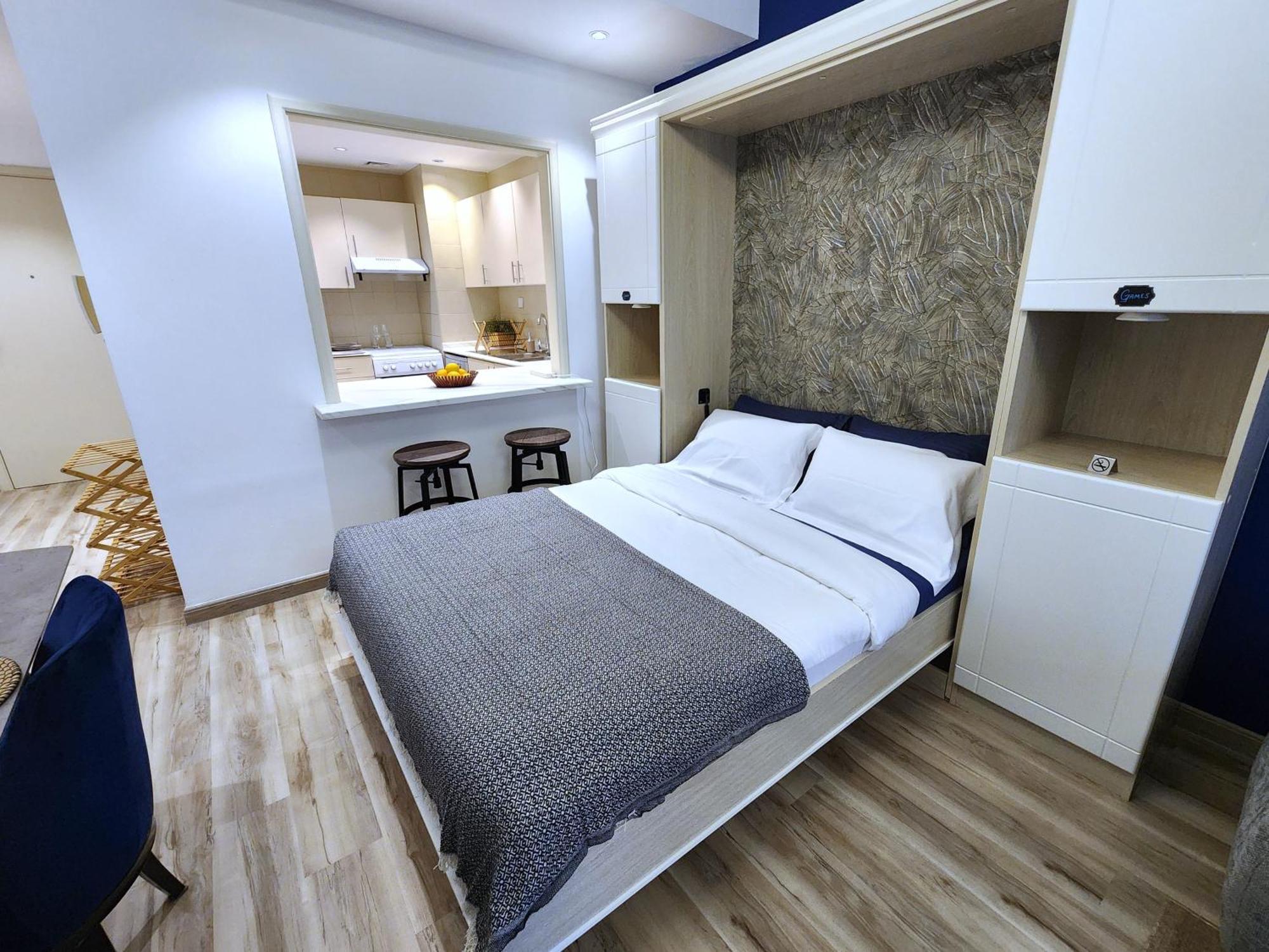 Chateau Chill, High-rise Marina Escape Apartment Dubai