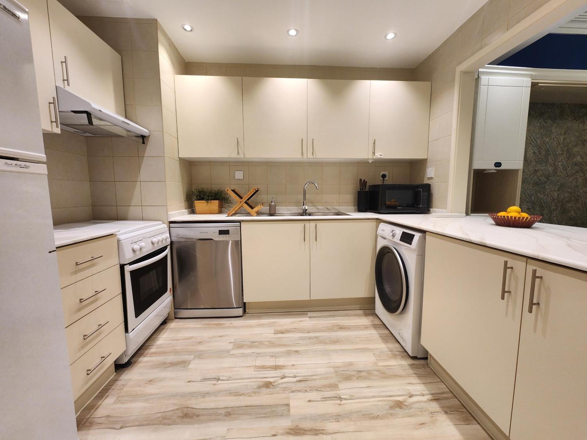 Chateau Chill, High-rise Marina Escape Apartment Dubai