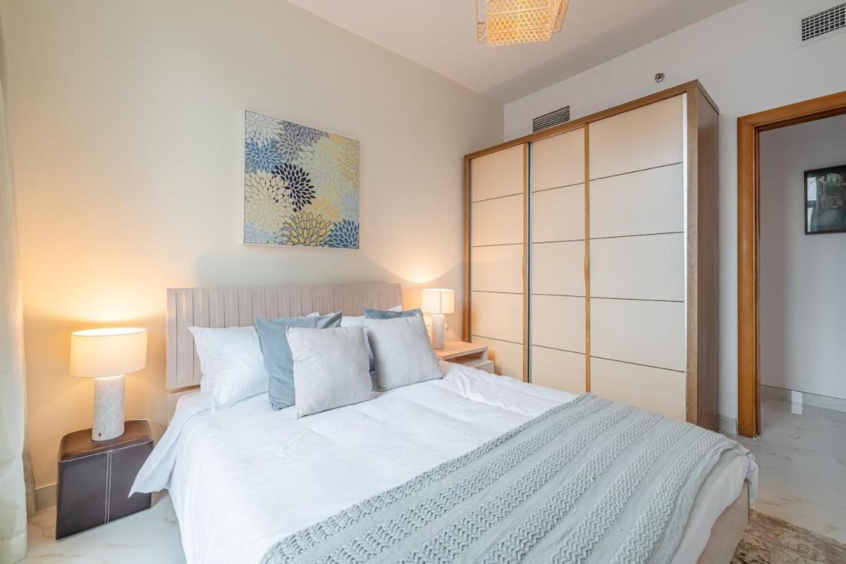2 Bedroom I Marina Diamond 4 I Close To Metro Apartment