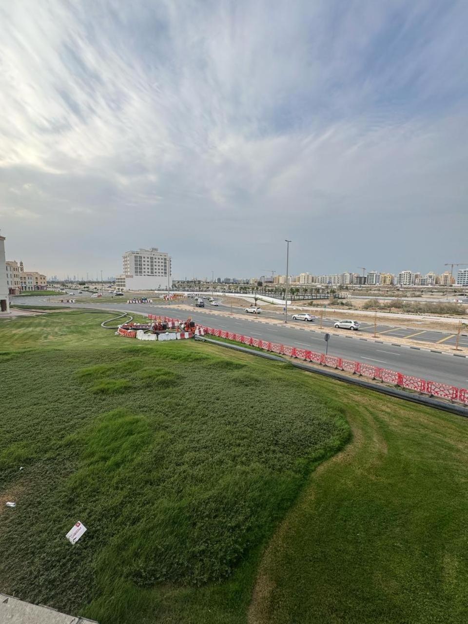 England Cluster International - Bright,spacious And Well Furnished Apartment Dubai