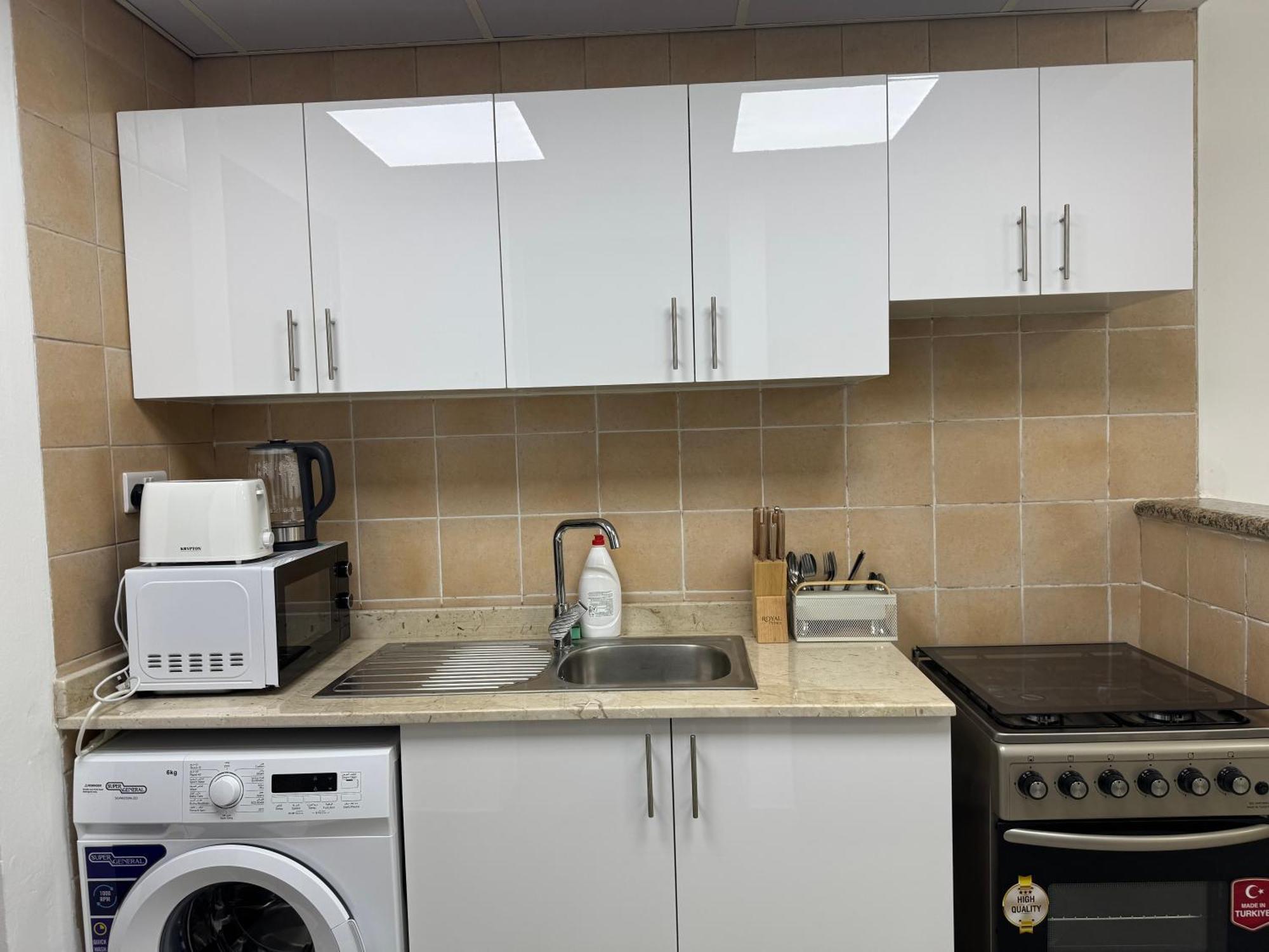 England Cluster International - Bright,spacious And Well Furnished Apartment