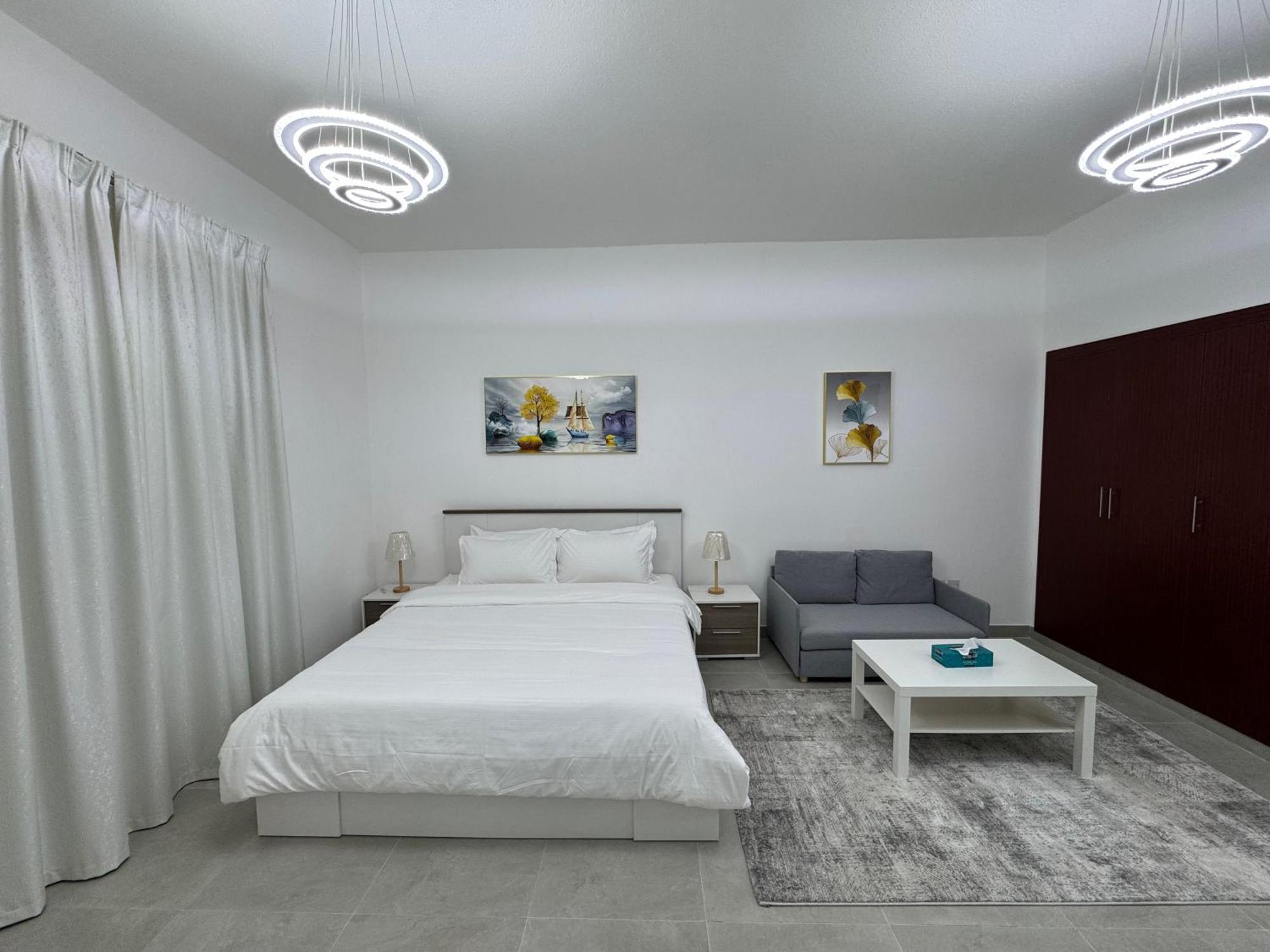 England Cluster International - Bright,spacious And Well Furnished Apartment *