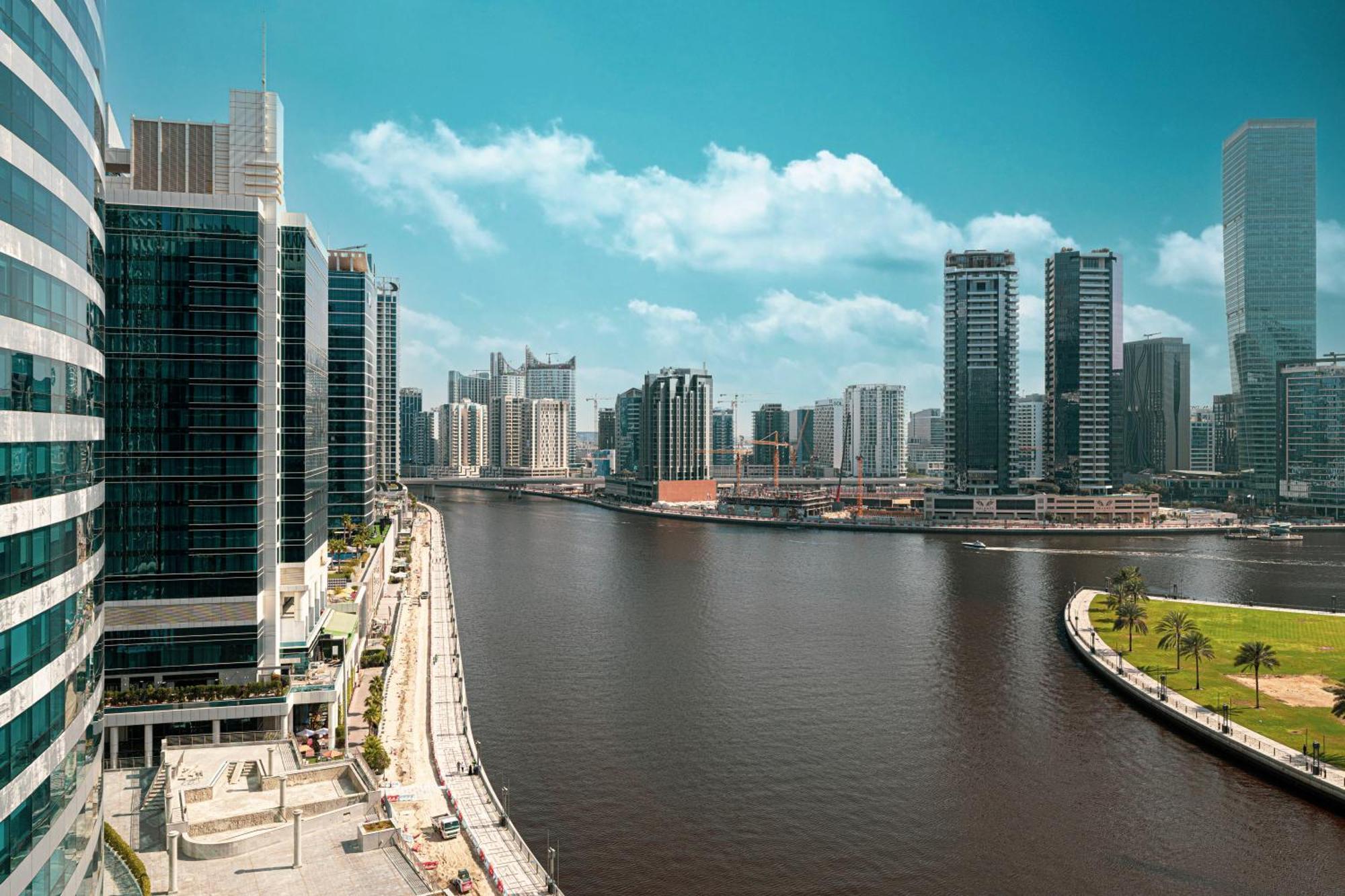 Bay's Edge, Luxury Canal View 2br In Business Bay *