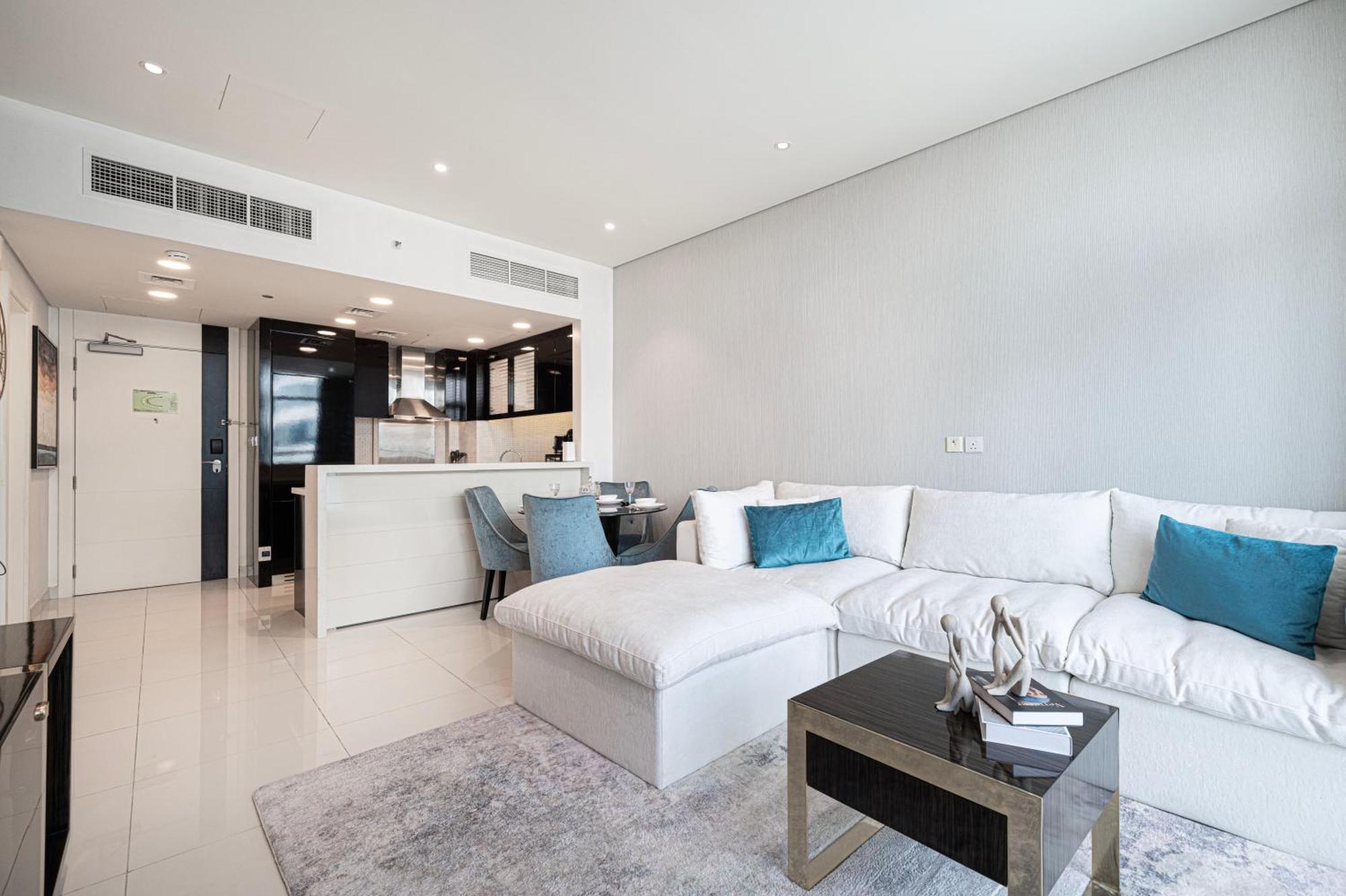Bay's Edge, Luxury Canal View 2br In Business Bay *