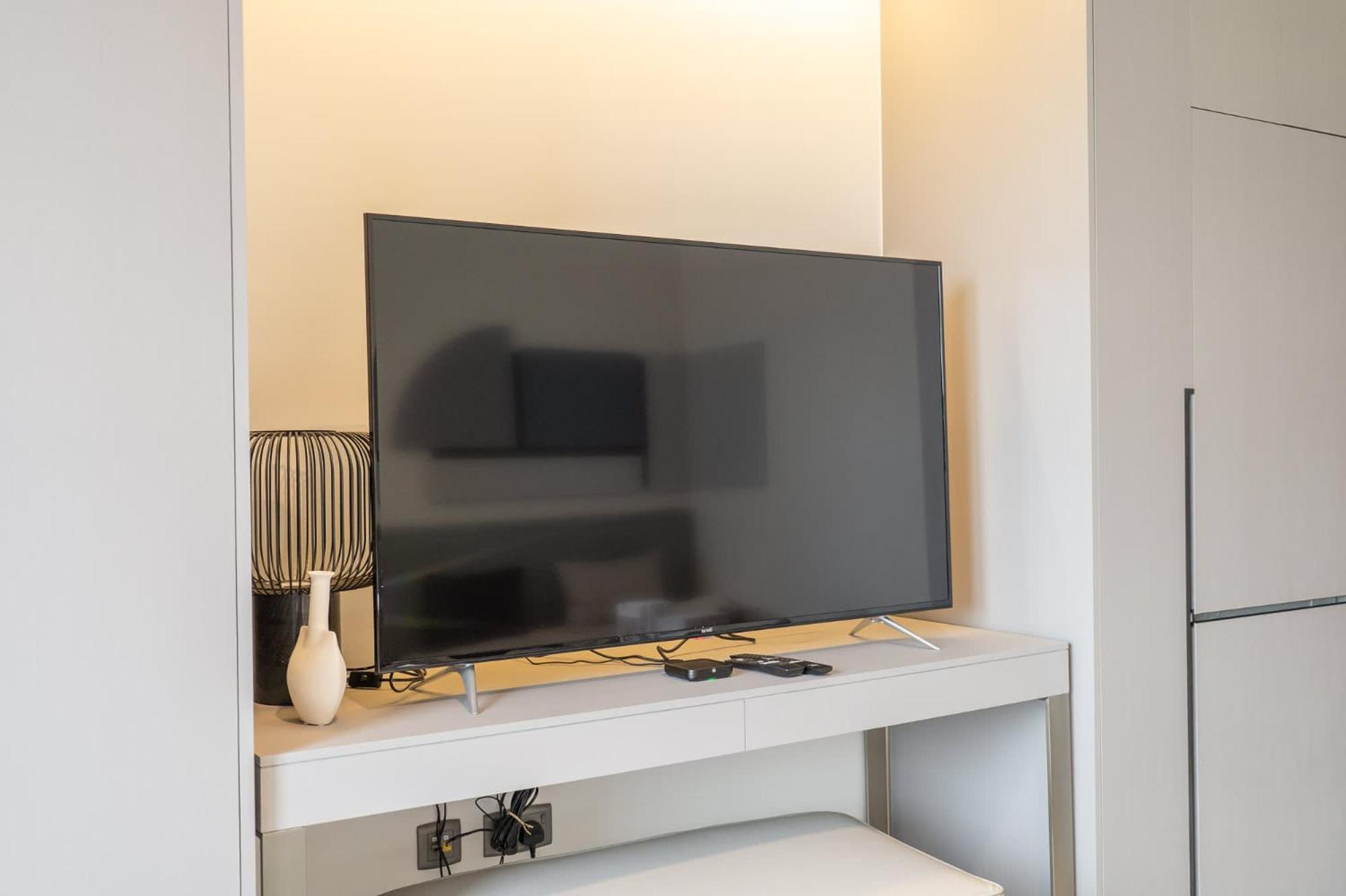 Apartment A Perfect In Mag 980 That Sleeps 2 Dubai