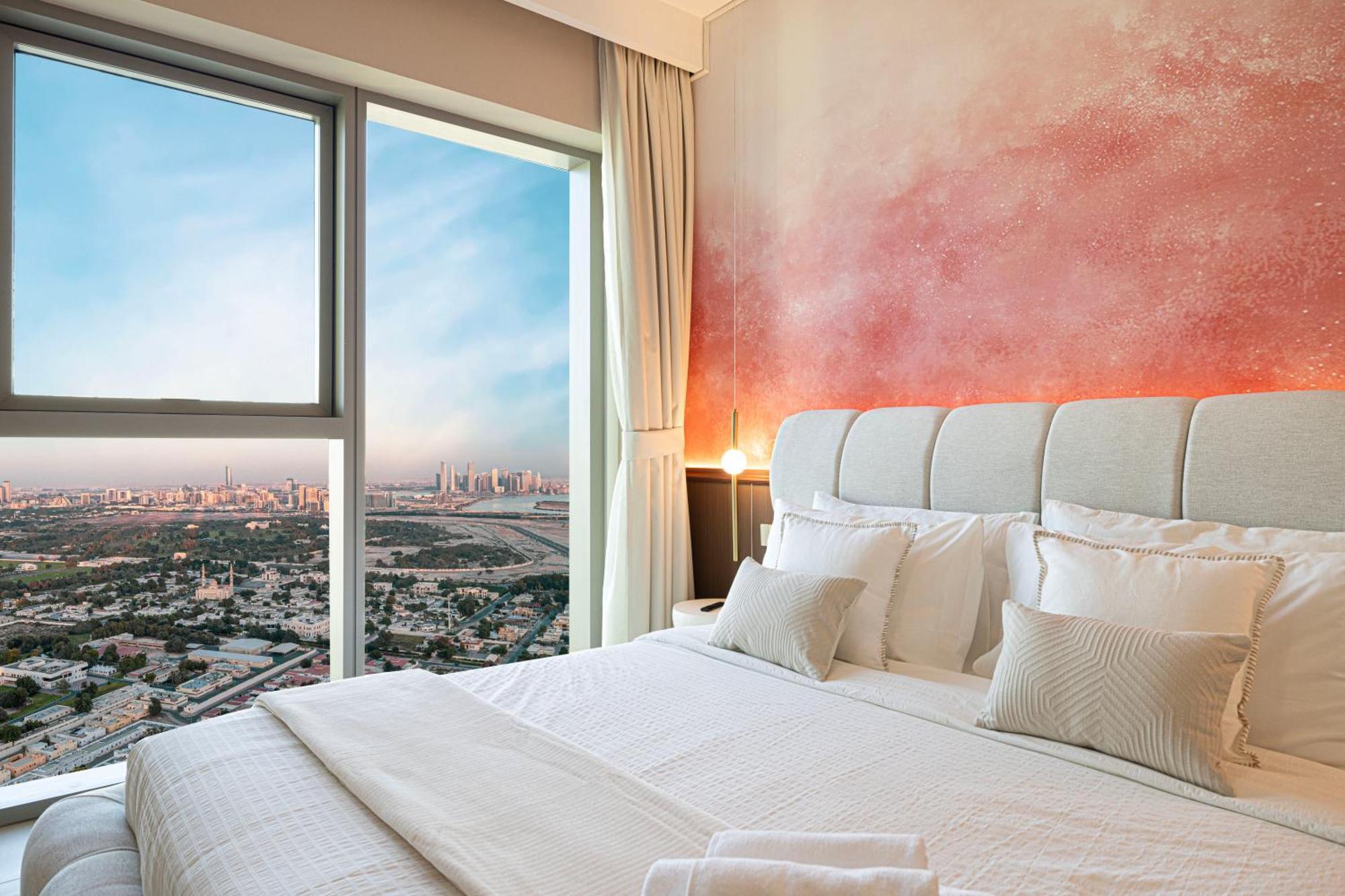 Apartment Downtown Chic 2 Bedroom I Mall Access I Views Of Burj Khalifa From Pool I Free Parking, Gym, Pool & Wi-fi I By Meerak