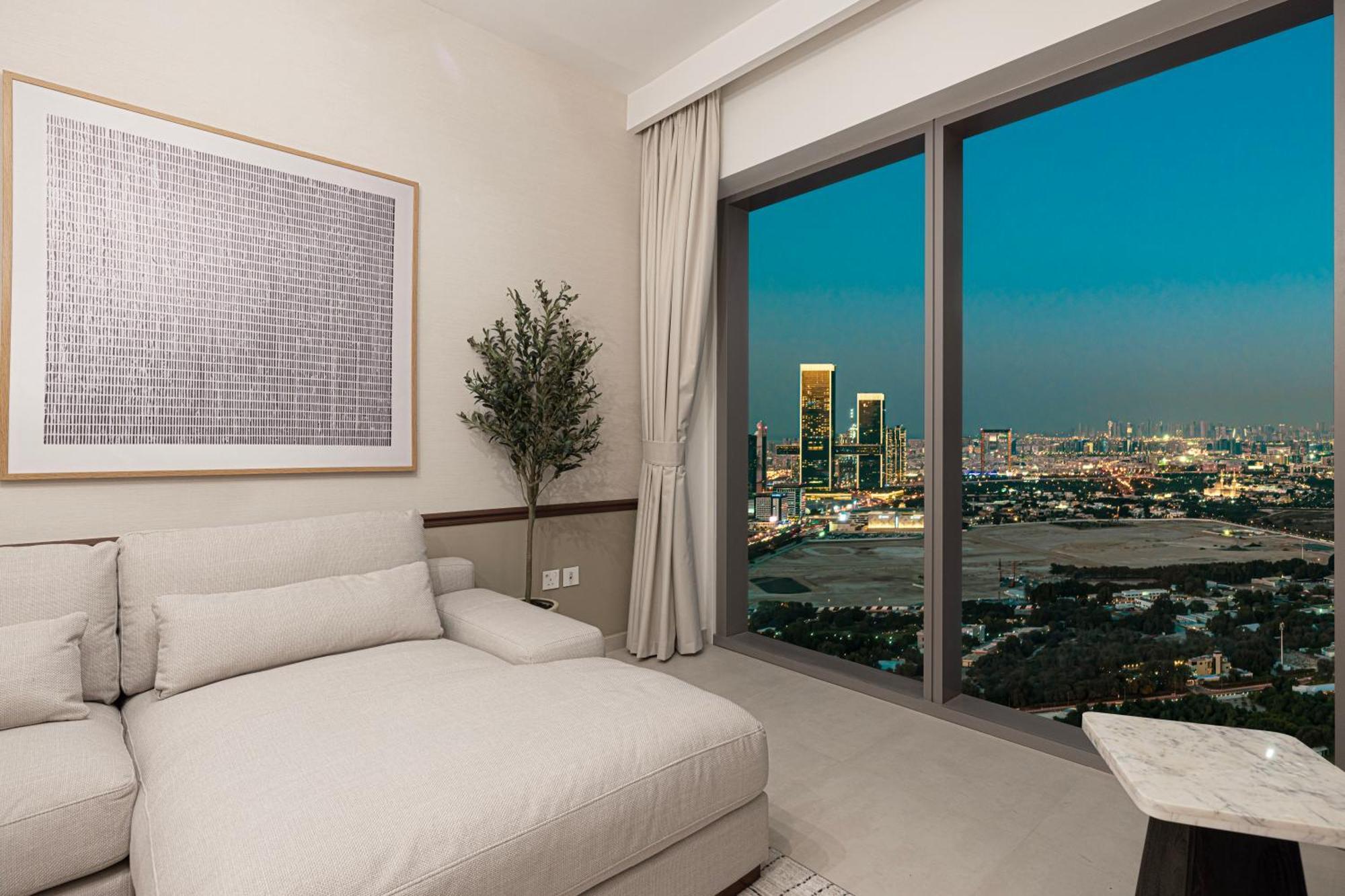 Downtown Chic 2 Bedroom I Mall Access I Views Of Burj Khalifa From Pool I Free Parking, Gym, Pool & Wi-fi I By Meerak Apartment Dubai