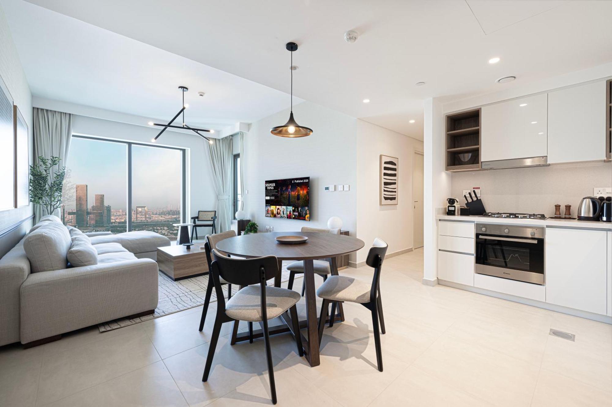 Downtown Chic 2 Bedroom I Mall Access I Views Of Burj Khalifa From Pool I Free Parking, Gym, Pool & Wi-fi I By Meerak * Dubai