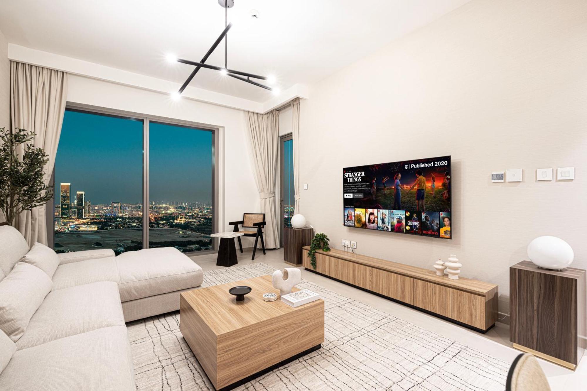 Downtown Chic 2 Bedroom I Mall Access I Views Of Burj Khalifa From Pool I Free Parking, Gym, Pool & Wi-fi I By Meerak