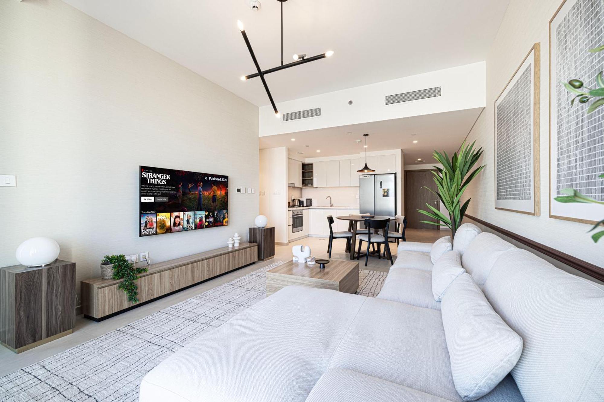 Downtown Chic 2 Bedroom I Mall Access I Views Of Burj Khalifa From Pool I Free Parking, Gym, Pool & Wi-fi I By Meerak Apartment Dubai