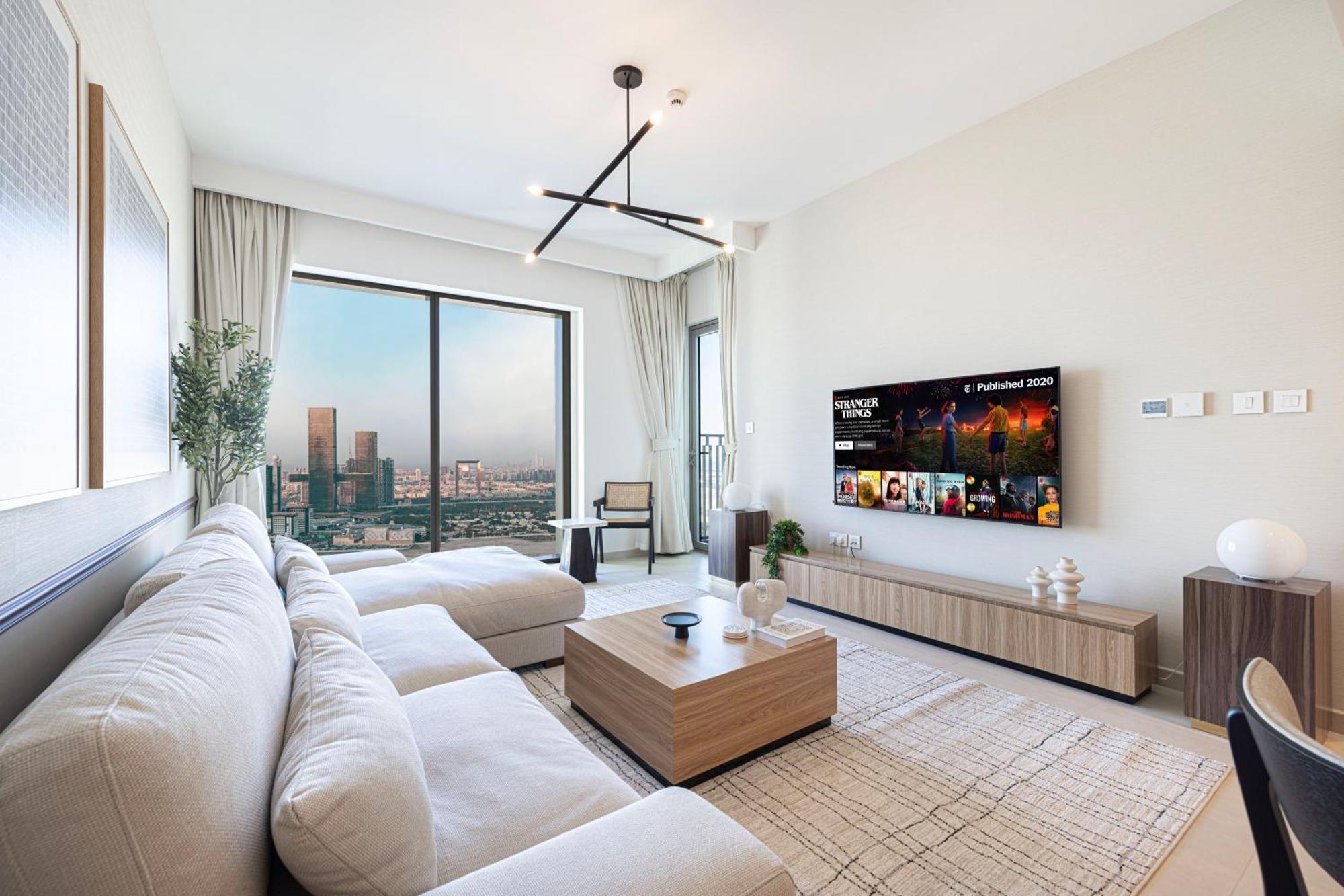 Apartment Downtown Chic 2 Bedroom I Mall Access I Views Of Burj Khalifa From Pool I Free Parking, Gym, Pool & Wi-fi I By Meerak Dubai