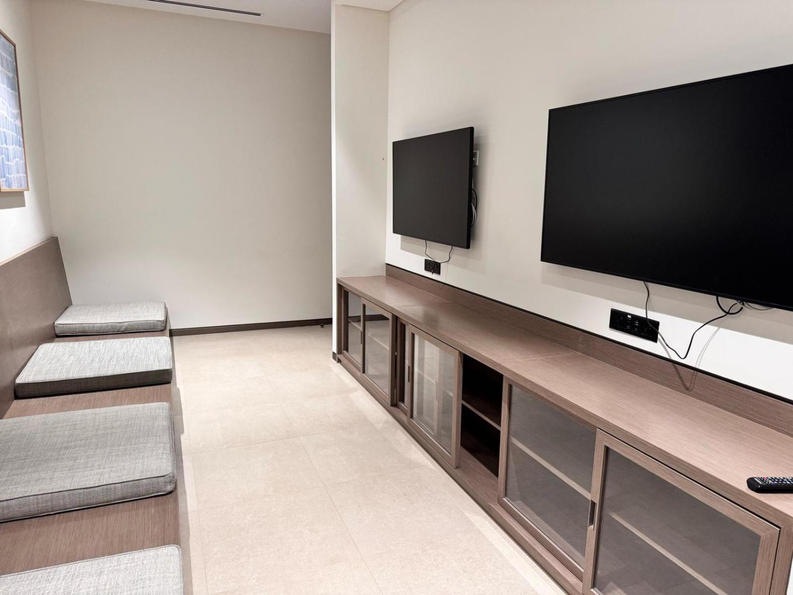 Luxury 1br In Grande Downtown Apartment Dubai