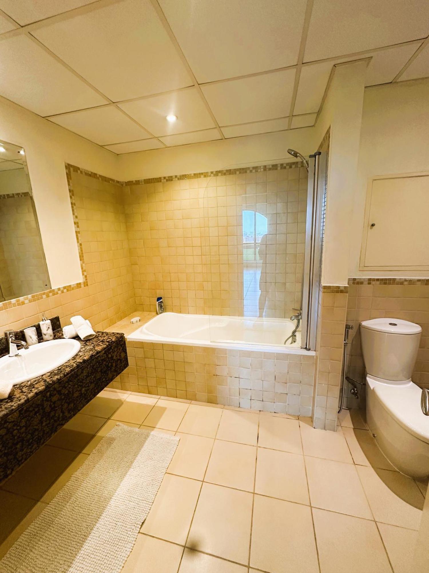 Apartment 5-bed, Beachfront Very Spacious Entire In Jbr *