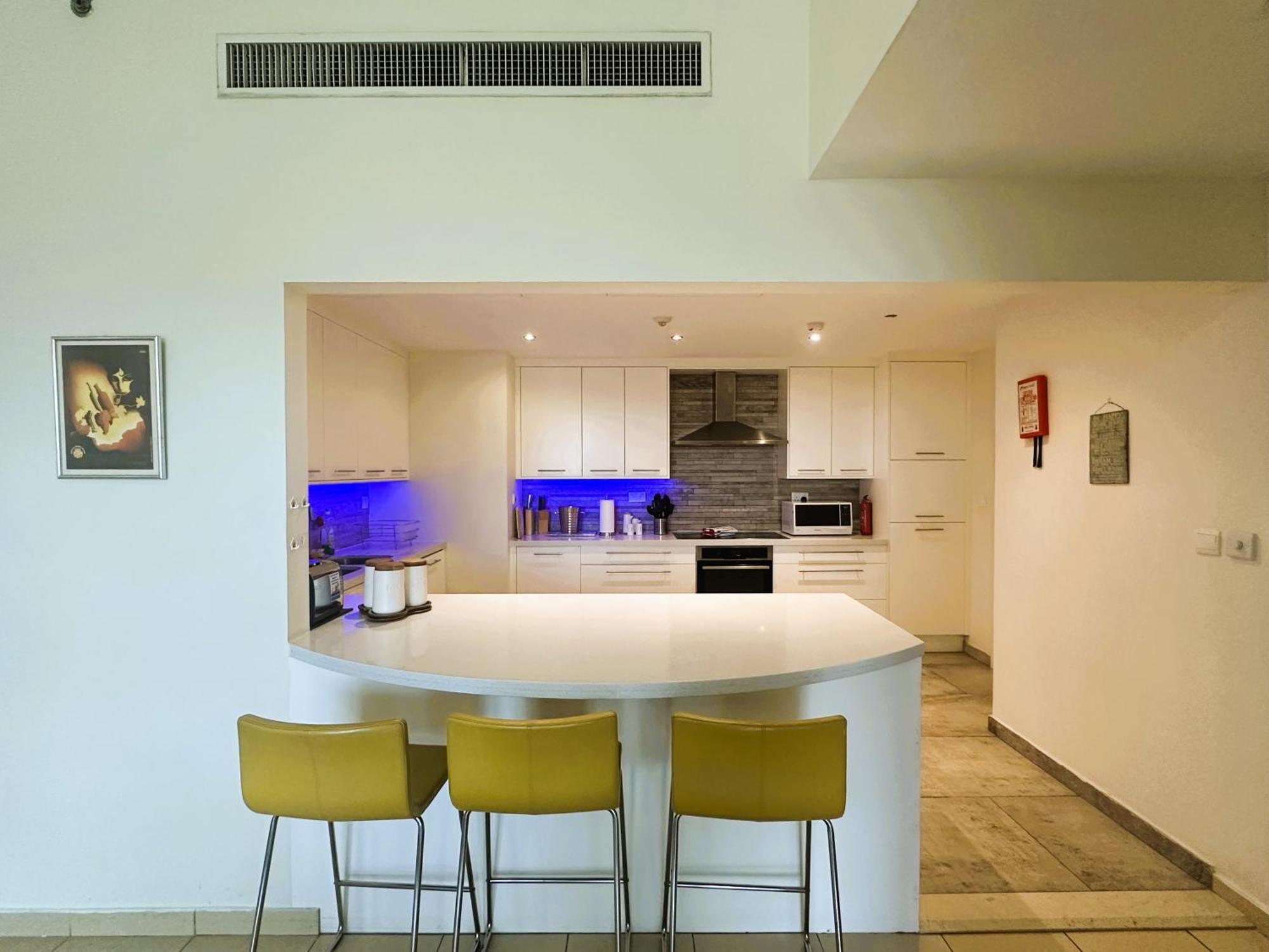 Apartment 5-bed, Beachfront Very Spacious Entire In Jbr *