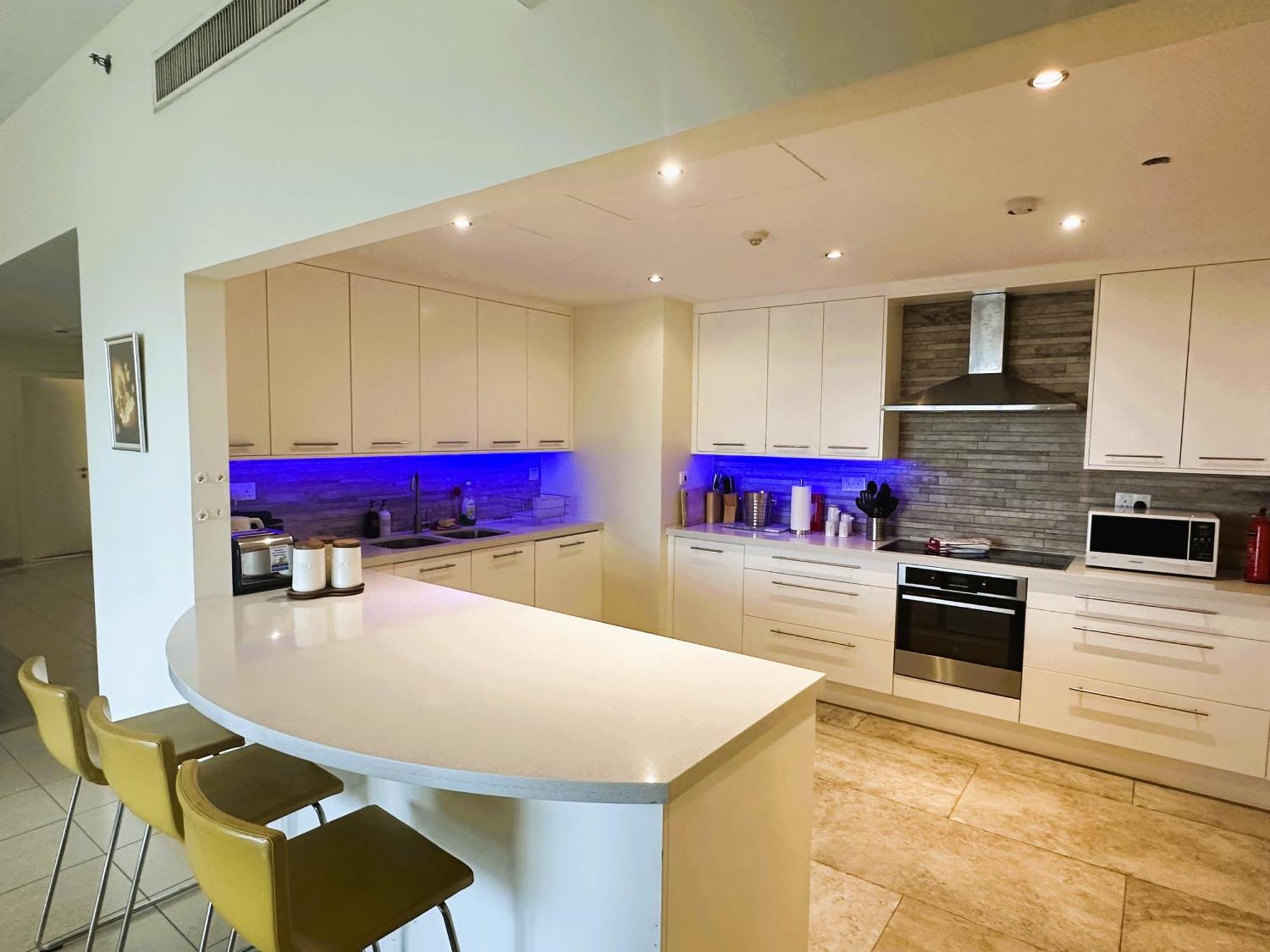 5-bed, Beachfront Very Spacious Entire In Jbr * Dubai