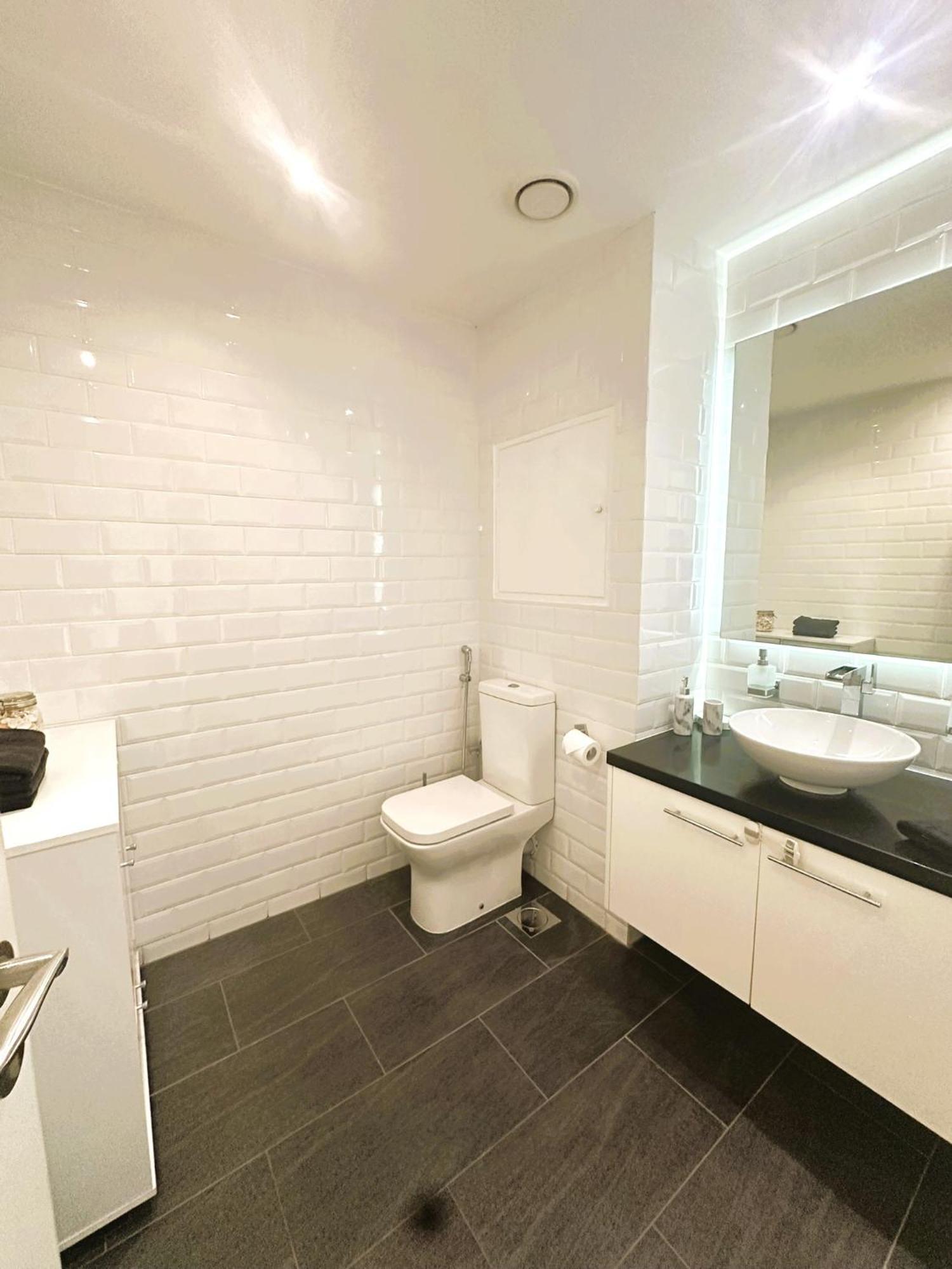 5-bed, Beachfront Very Spacious Entire In Jbr Apartment Dubai