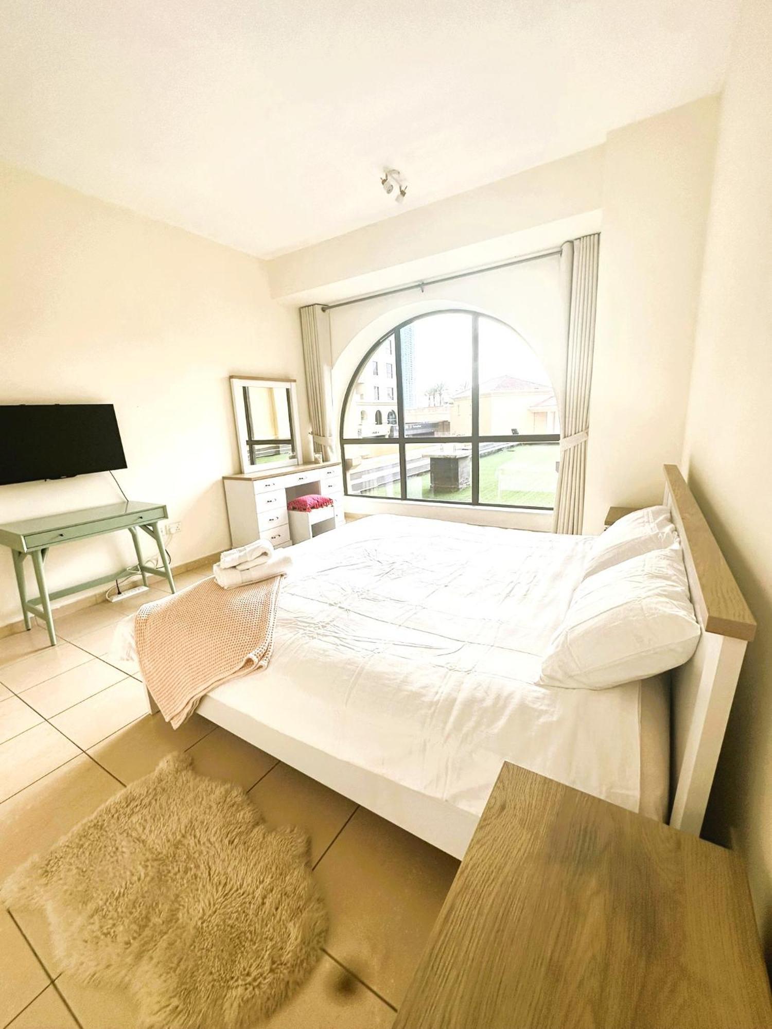 5-bed, Beachfront Very Spacious Entire In Jbr Apartment *