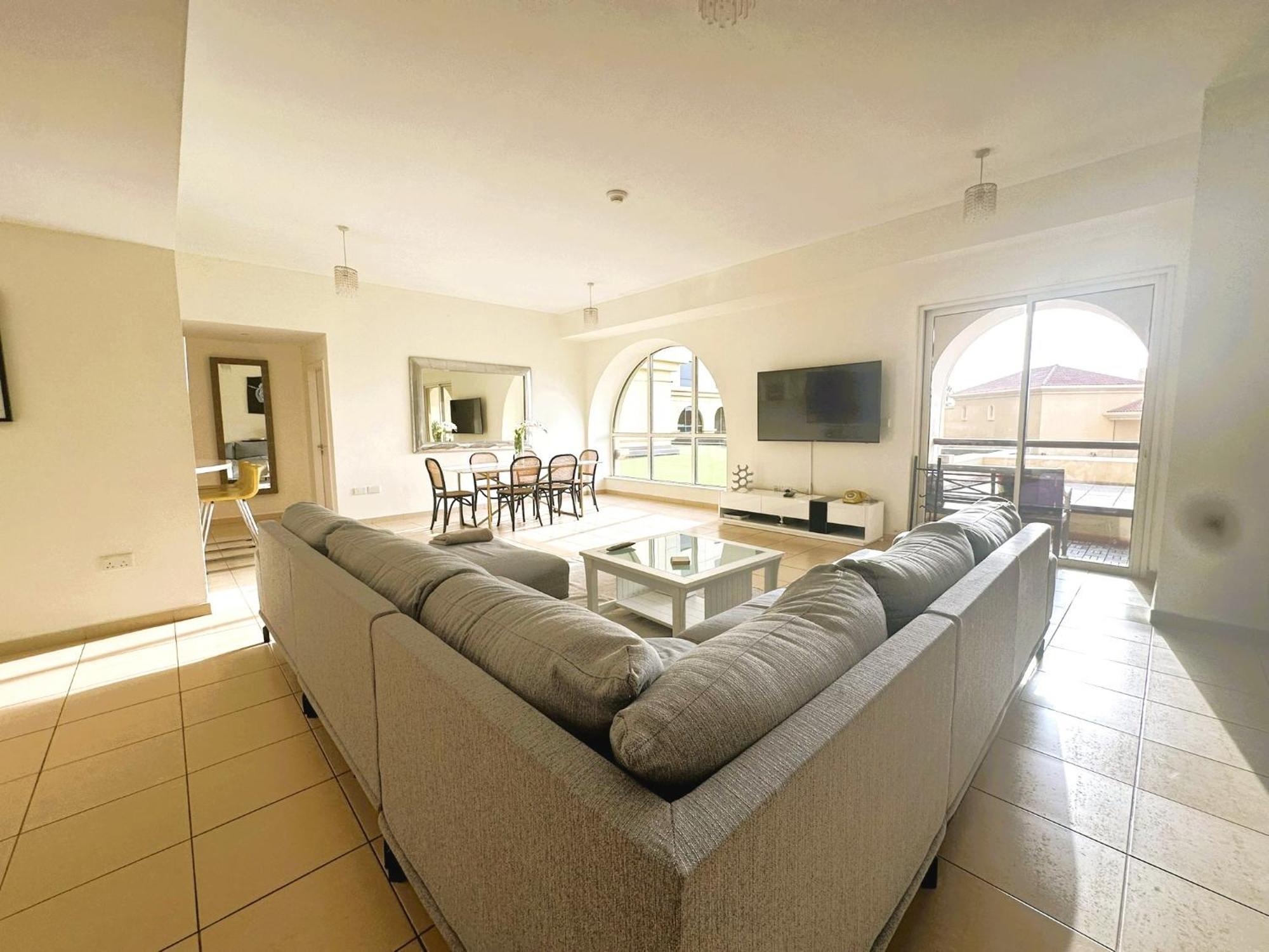 5-bed, Beachfront Very Spacious Entire In Jbr