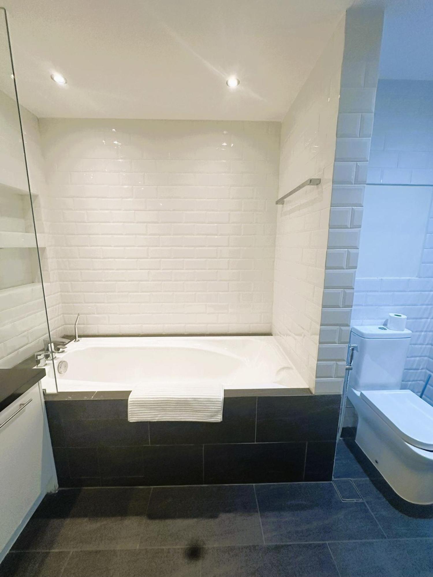 5-bed, Beachfront Very Spacious Entire In Jbr *