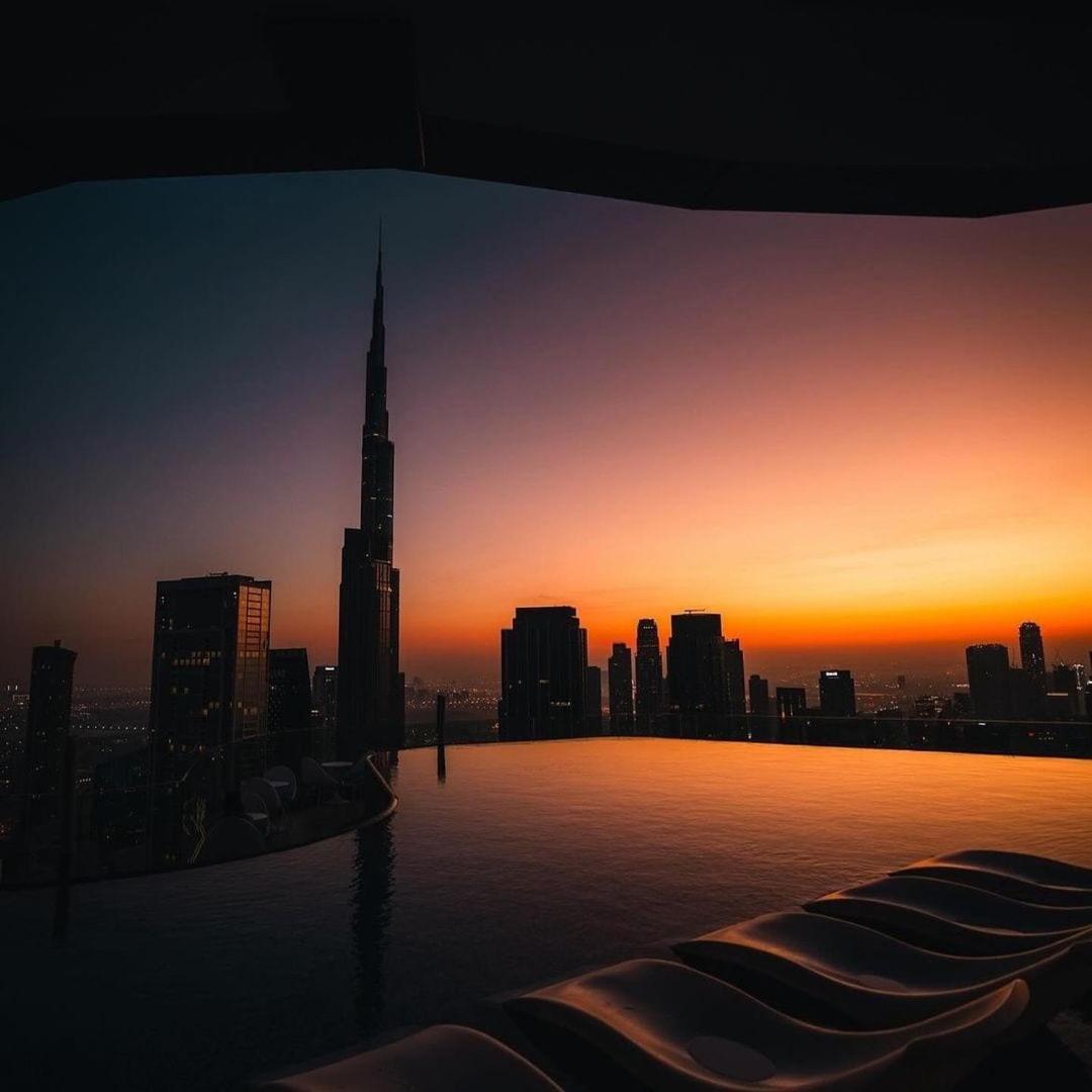 Apartment 3 Bedroom - Pool Access - 7 Mins To Mall - Sun Set View Dubai
