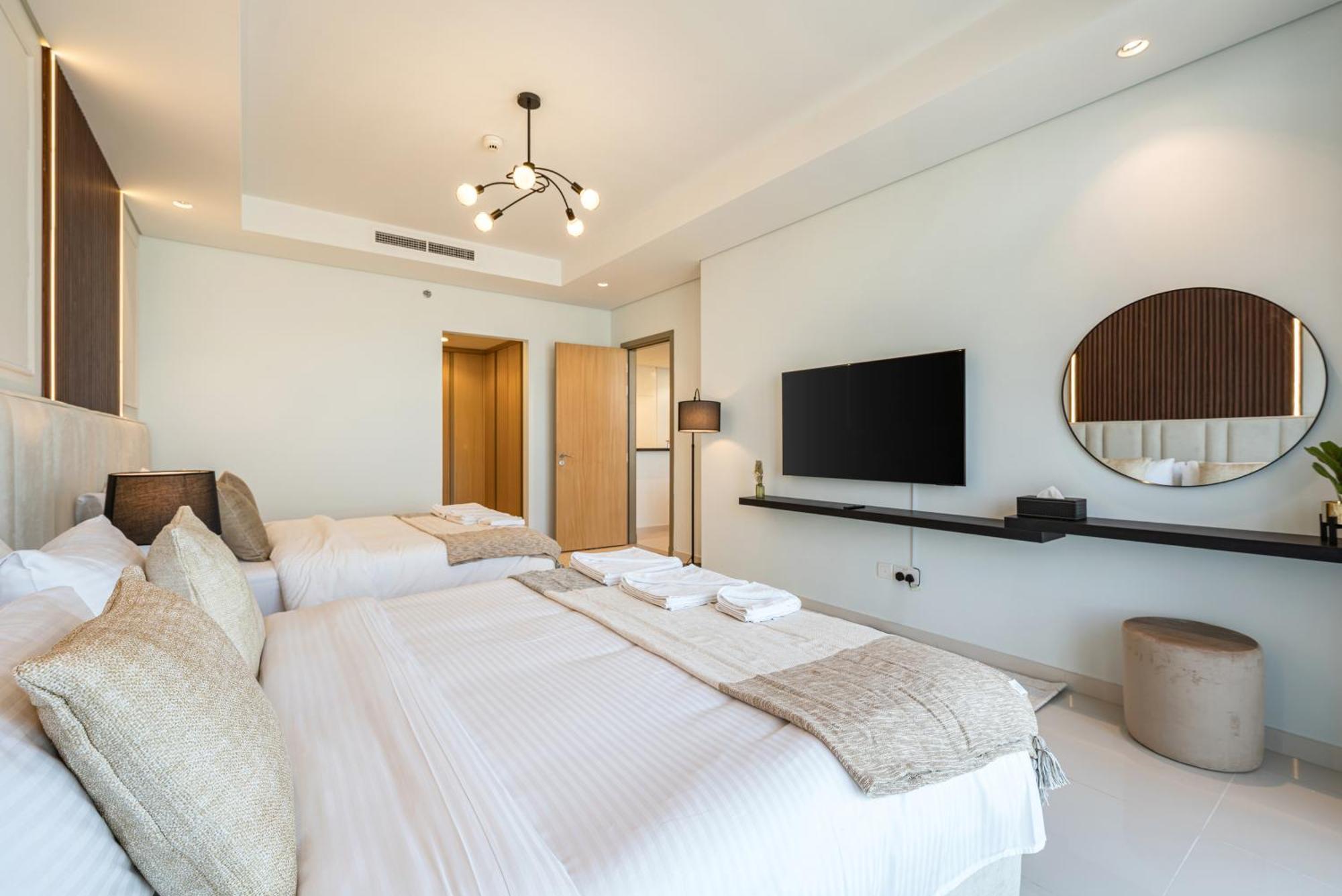 3 Bedroom - Pool Access - 7 Mins To Mall - Sun Set View *