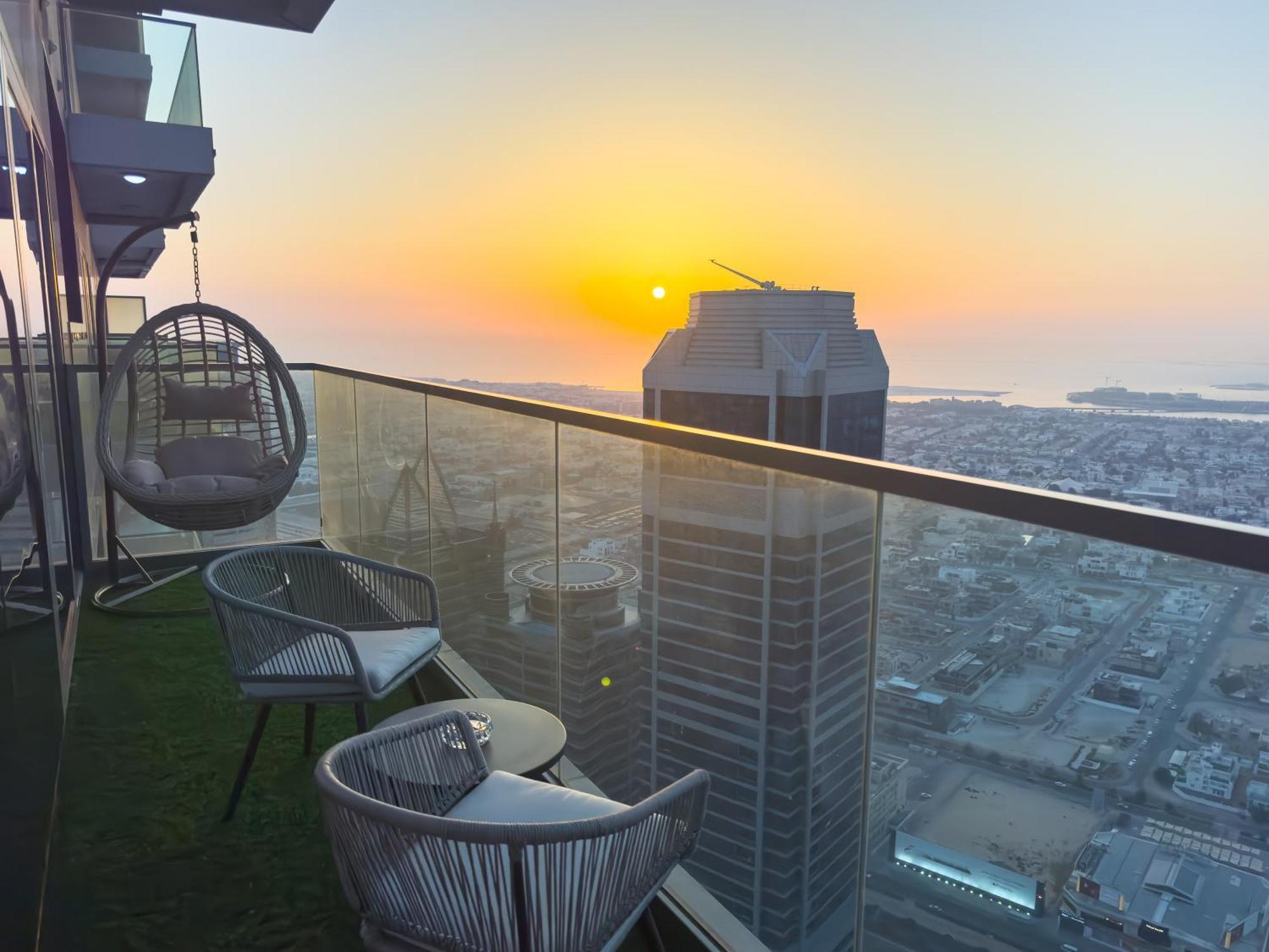 3 Bedroom - Pool Access - 7 Mins To Mall - Sun Set View *
