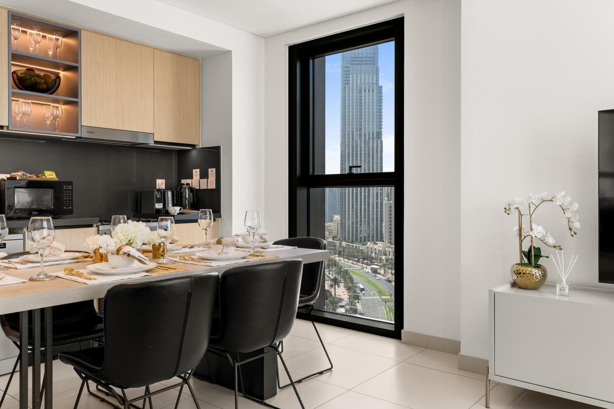 Apartment Luxury Two Bedroom With & Pool View By Delujo *