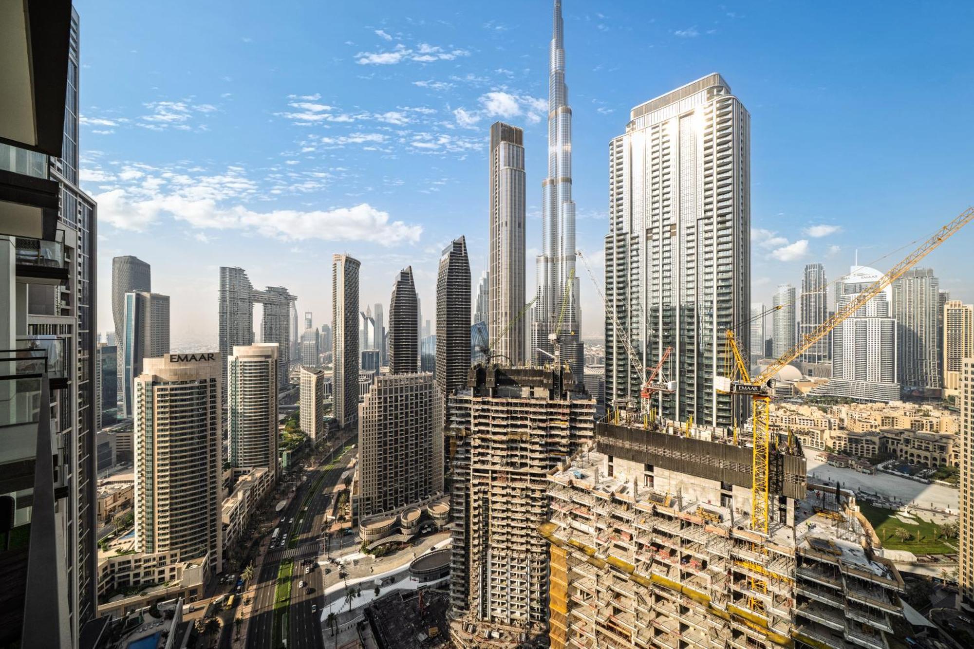 Apartment Luxury One Bedroom With Full Burj Khalifa View & Fountain View By Delujo