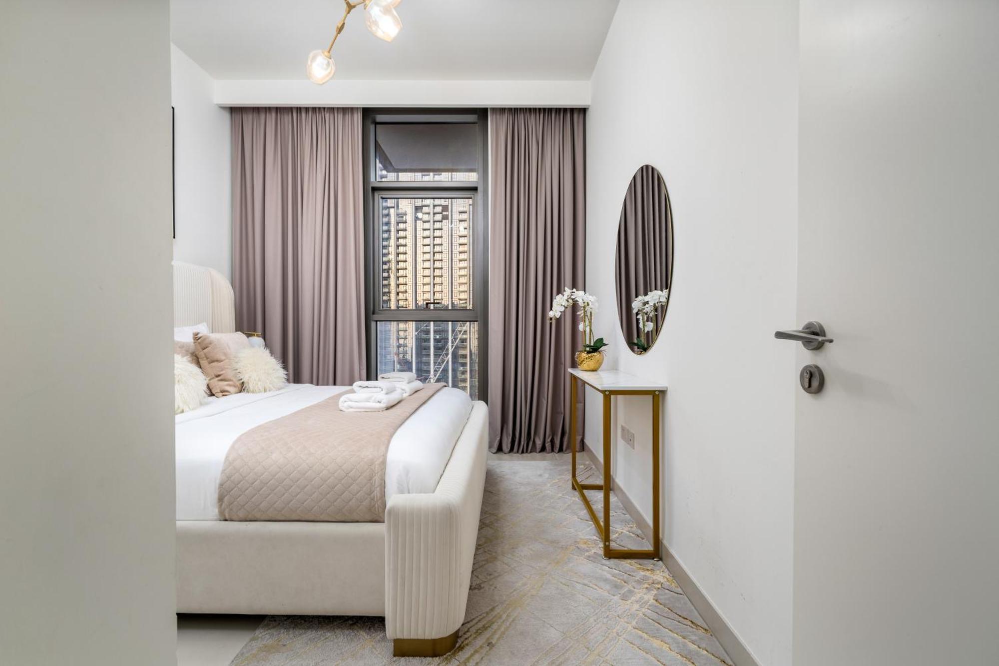 Luxury One Bedroom With Full Burj Khalifa View & Fountain View By Delujo * Dubai