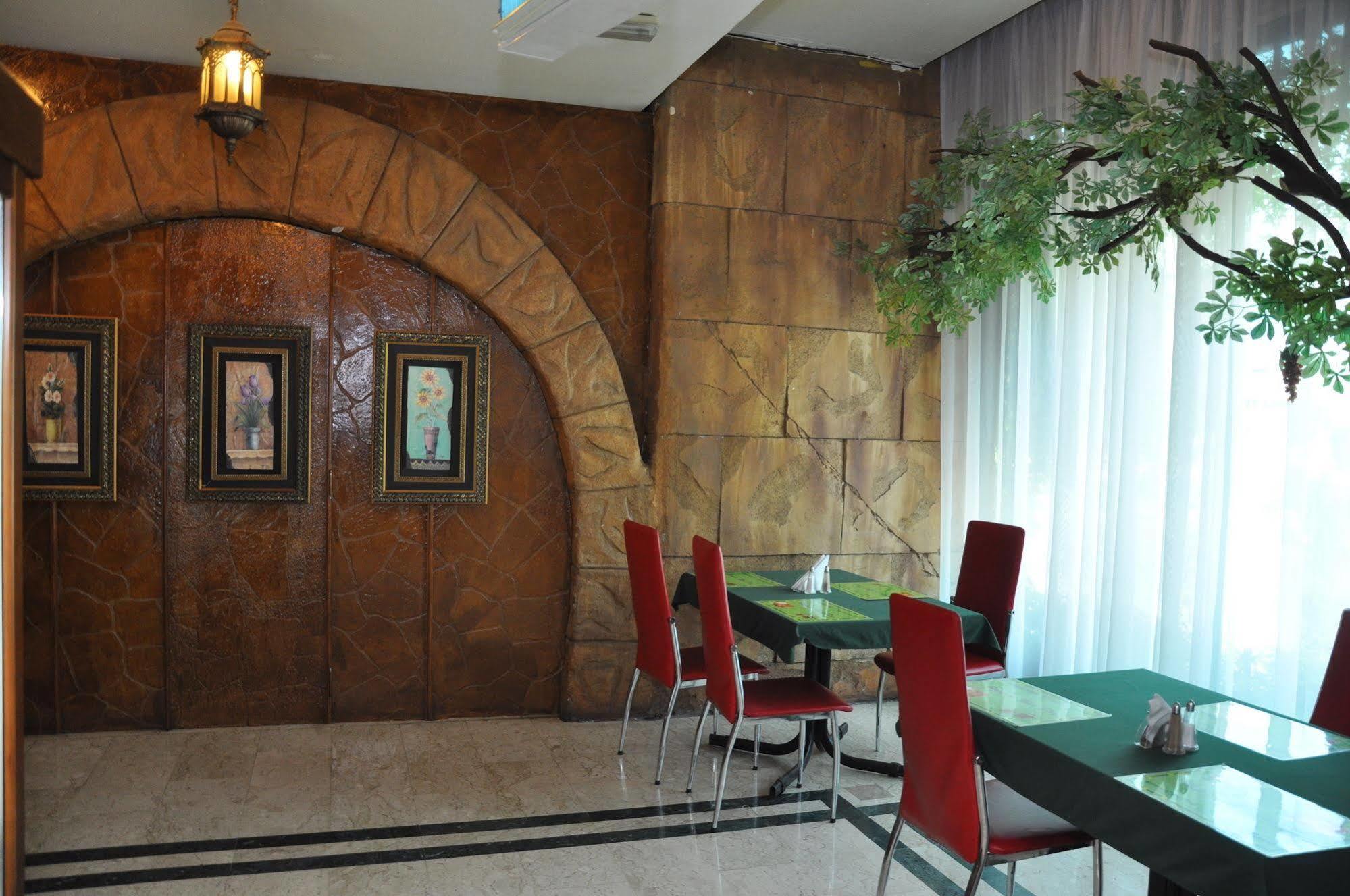 Claridge Hotel 3*