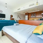 Luxury Escapes - Stylish Studio With A Balcony In 8 Blvd Downtown