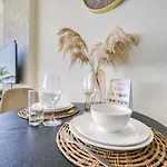 Calm Studio At Sky Gardens Difc By Deluxe Holiday Homes