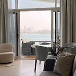 Luxurious 1-Bedroom With Private Beach Access