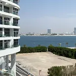 Luxurious 1-Bedroom With Private Beach Access