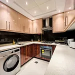 Luton Vacation Homes - Elite Downtown Residence, Burj Khalifa View Dubai - 19Ab01