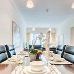 Stunning 1 Bedroom Apartment In Down Town