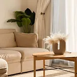 Bright And Spacious 2 Bedroom Apartment With Private Balcony