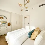 Bright And Spacious 2 Bedroom Apartment With Private Balcony