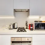 Maison Privee - Luxury, Spacious, Modern Near Burj Khalifa And Dubai Canal
