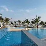 Balqis Residense Palm Jumeirah,Pool, Beach, Top Floor, Full Sea View, Restaurants