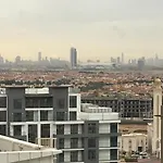 Octavius Holiday Homes, Spacious 2 Bedroom Apartment, Dubai Skyline & Burj Khalifa View