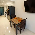 11Th Floor Nice Studio, Balcony With Canal And City View, Close To Dubai Mall And Burj Khalifa, Jacuzzi, Pool, Kids Area, 24Hr Gym, Free Indoor Parking, Wifi, Fully Furnished Apartment, Tv With Streaming, New Building