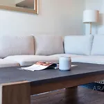 Home From Home - 2Br Apt - Close To Burj Khalifa